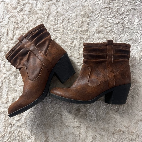 Arizona Jean Company Shoes - Arizona jeans Brown Ankle Boots women’s size 7.5